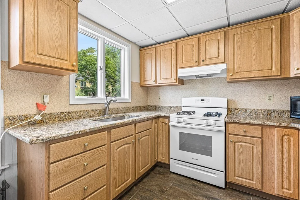 4 bed, 1 bath apartment for rent at 16 Porter St Unit 2, Spring Hill — photo 5 of 28