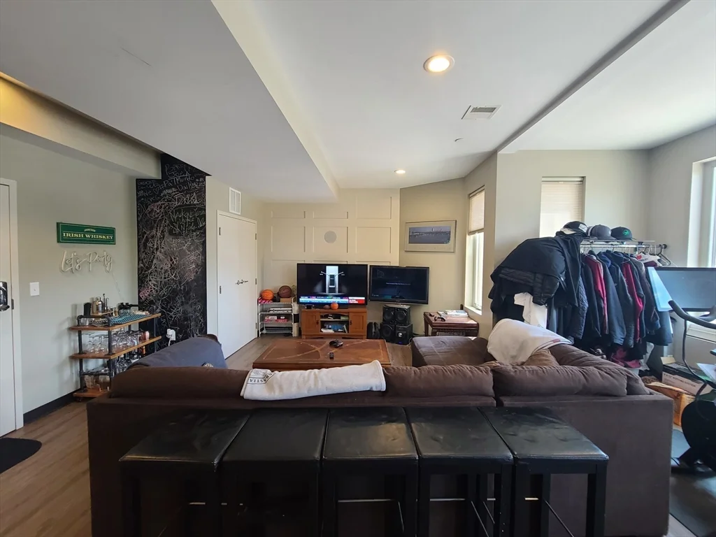 3 bed, 2 bath apartment for rent at 16 Preble St Unit 1, South Boston — photo 6 of 21