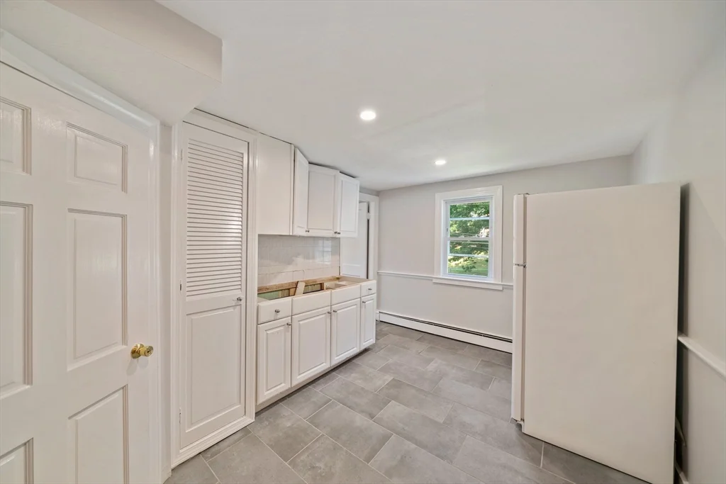 3 bed, 1 bath apartment for rent at 16 Revere St Unit 2, Canton — photo 2 of 13