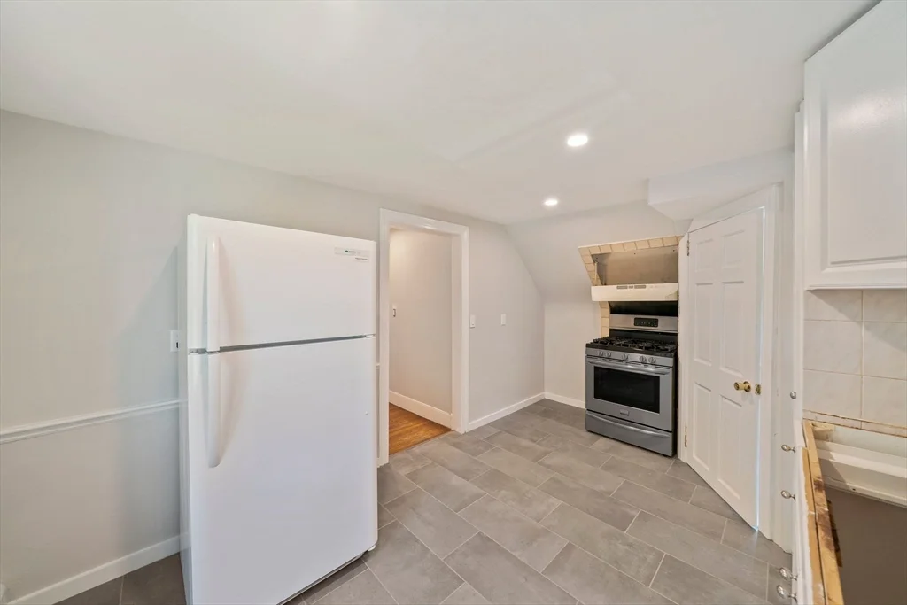 3 bed, 1 bath apartment for rent at 16 Revere St Unit 2, Canton — photo 4 of 13