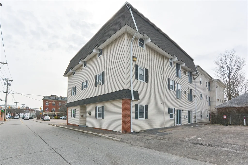 2 bed, 1 bath apartment for rent at 16 Richards Ave Unit 104, North Attleboro — photo 14 of 15