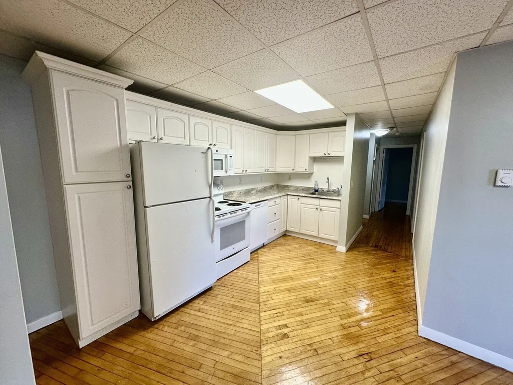 2 bed, 1 bath apartment for rent at 16 Richards Ave Unit 104, North Attleboro — photo 4 of 15