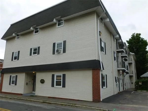 2 bed, 1 bath apartment for rent at 16 Richards Ave Unit 105, North Attleboro — photo 6 of 6