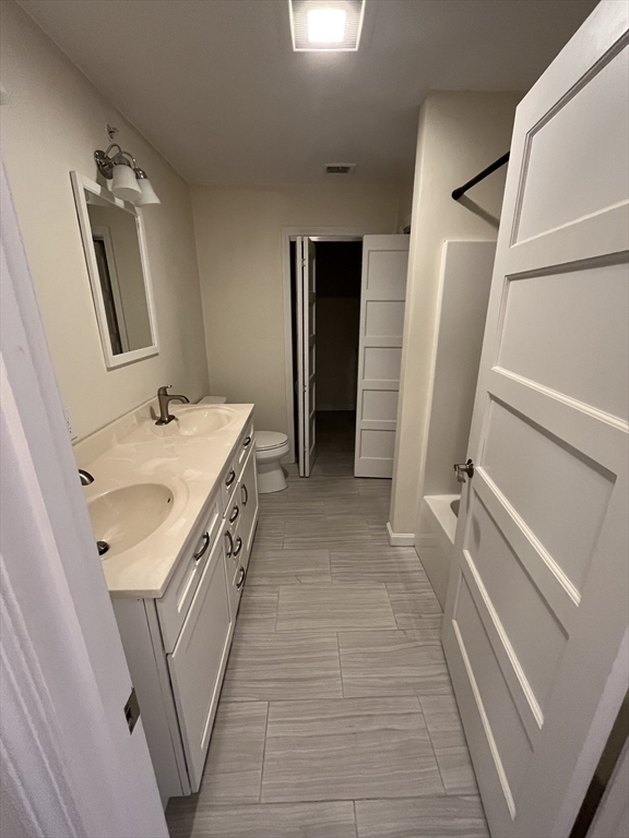 2 bed, 1 bath apartment for rent at 16 River St Unit 6, Lynn — photo 3 of 12