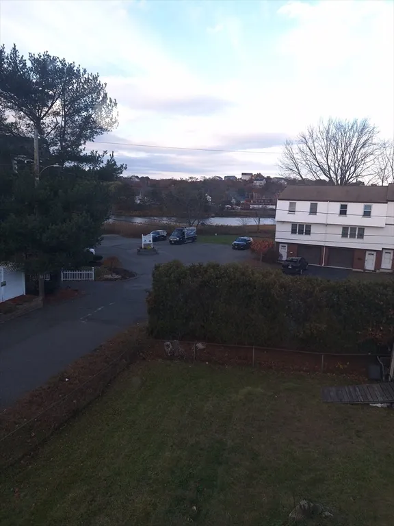 3 bed, 1 bath apartment for rent at 16 Riverside Ct, Saugus — photo 12 of 13