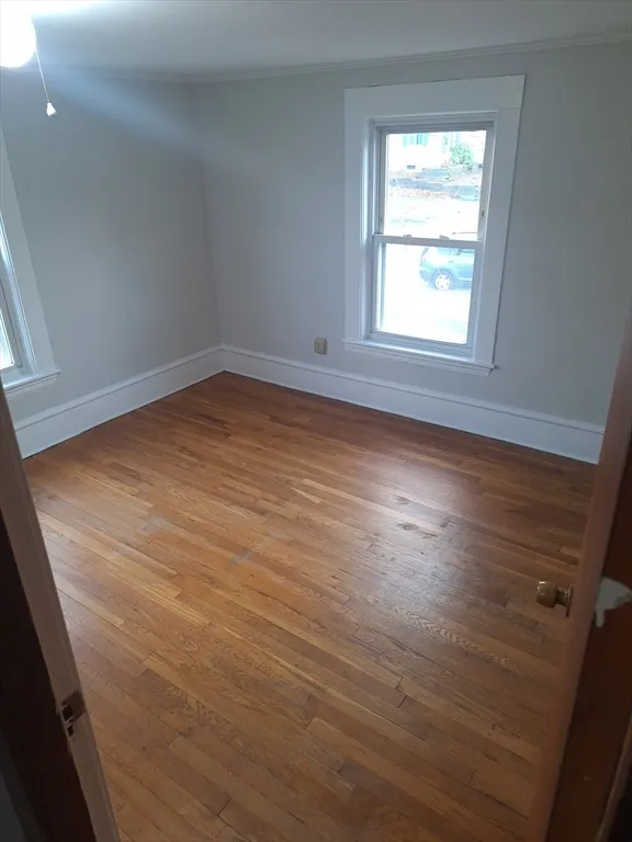 3 bed, 1 bath apartment for rent at 16 Riverside Ct, Saugus — photo 5 of 13