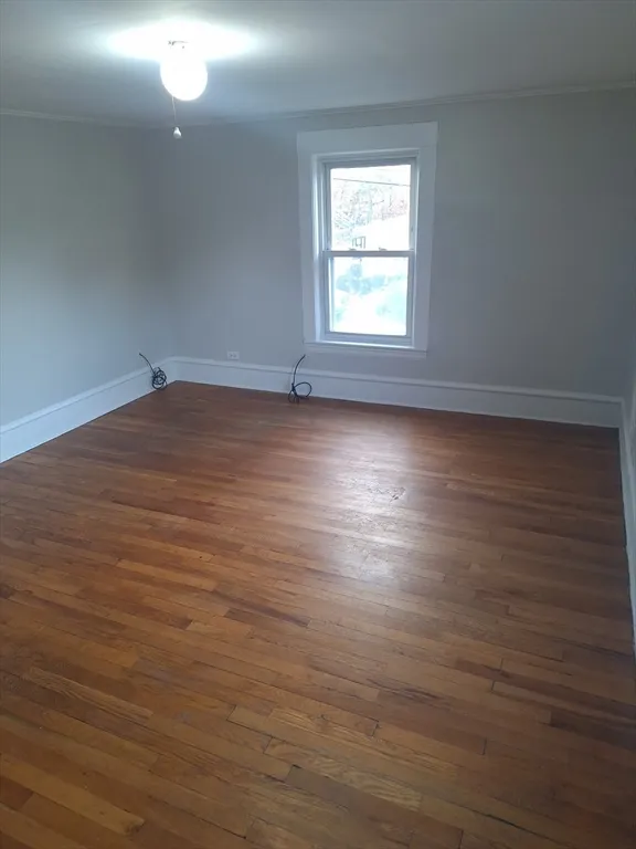 3 bed, 1 bath apartment for rent at 16 Riverside Ct, Saugus — photo 6 of 13