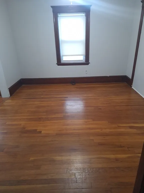 3 bed, 1 bath apartment for rent at 16 Riverside Ct, Saugus — photo 7 of 13