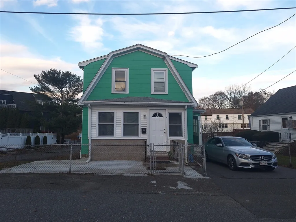 3 bed, 1 bath apartment for rent at 16 Riverside Ct, Saugus — photo 1 of 13