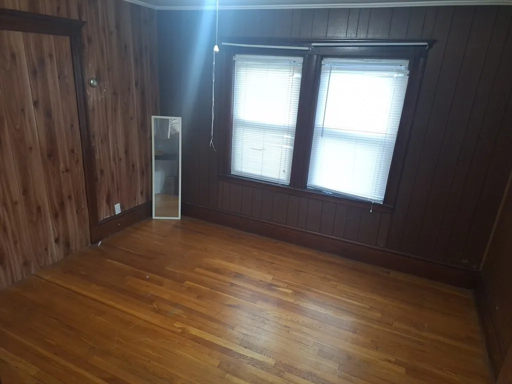 3 bed, 1 bath apartment for rent at 16 Riverside Ct, Saugus — photo 4 of 13