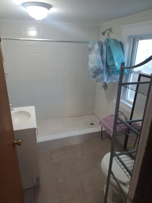 3 bed, 1 bath apartment for rent at 16 Riverside Ct, Saugus — photo 9 of 13