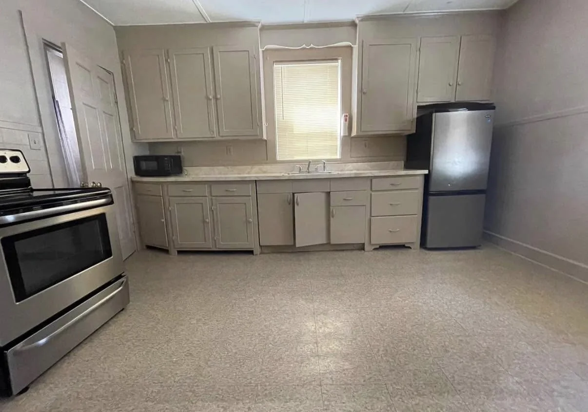 2 bed, 1 bath apartment for rent at 16 Robinson St Unit 1, Lynn — photo 3 of 9
