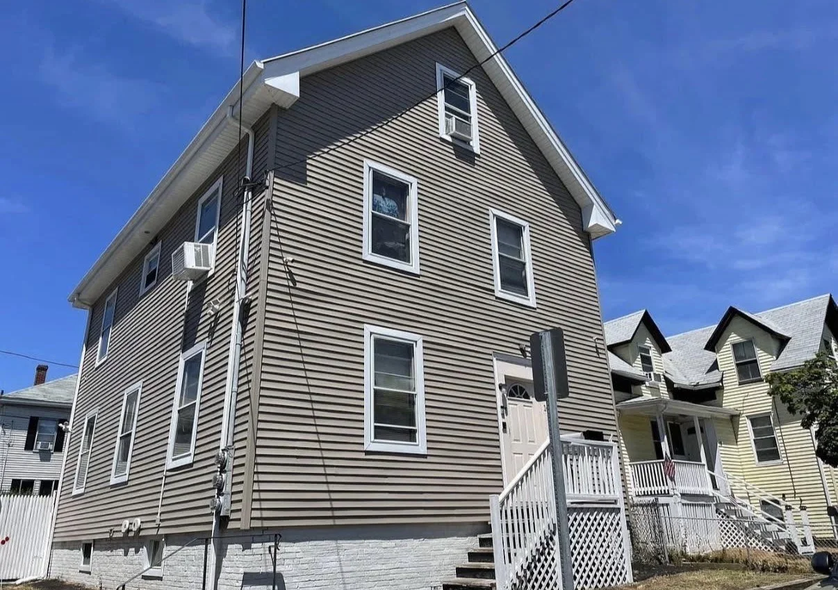 2 bed, 1 bath apartment for rent at 16 Robinson St Unit 1, Lynn