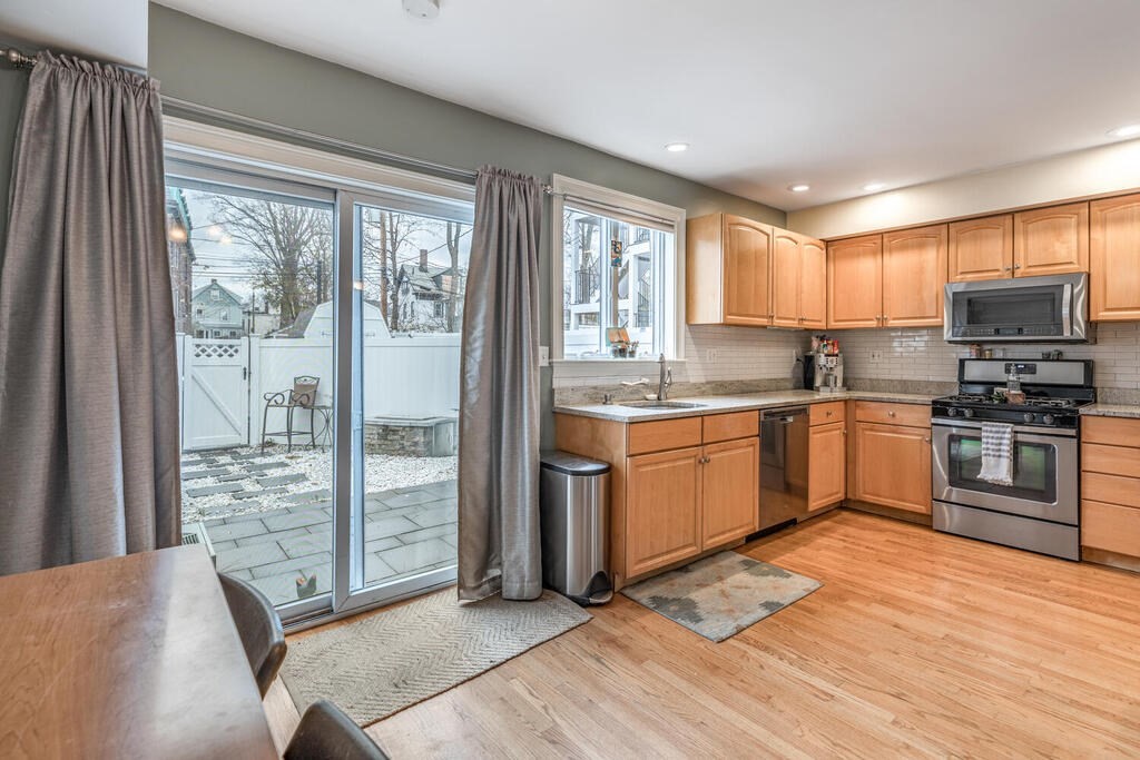 3 bed, 2 bath apartment for rent at 16 Roseclair St Unit 16, Dorchester — photo 7 of 25