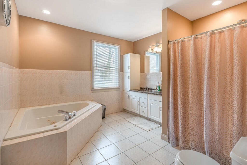 3 bed, 2 bath apartment for rent at 16 Roseclair St Unit 16, Dorchester — photo 14 of 25