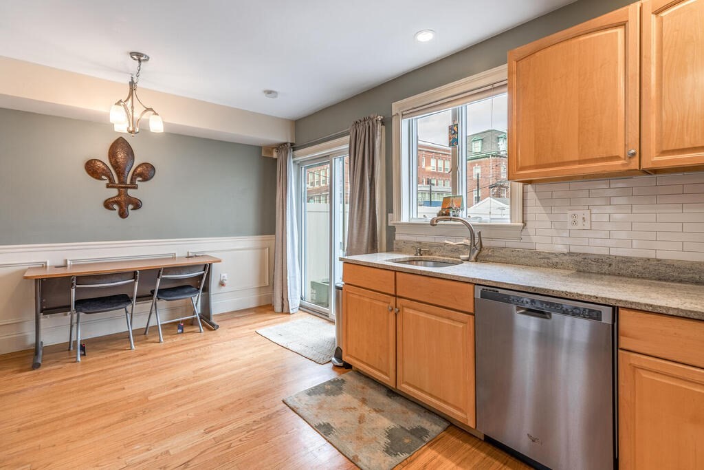 3 bed, 2 bath apartment for rent at 16 Roseclair St Unit 16, Dorchester — photo 10 of 25