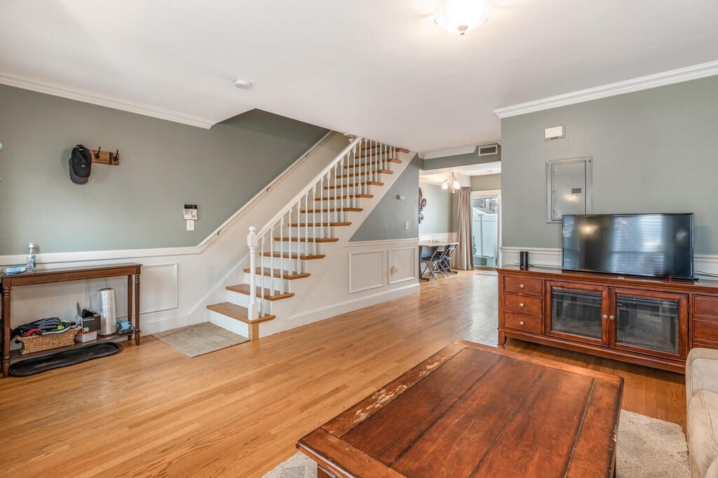 3 bed, 2 bath apartment for rent at 16 Roseclair St Unit 16, Dorchester — photo 6 of 25