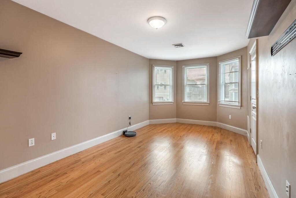 3 bed, 2 bath apartment for rent at 16 Roseclair St Unit 16, Dorchester — photo 13 of 25