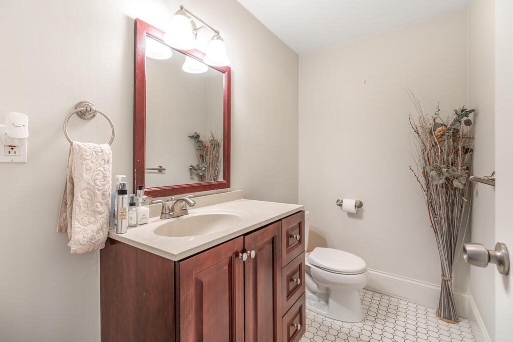 3 bed, 2 bath apartment for rent at 16 Roseclair St Unit 16, Dorchester — photo 11 of 25