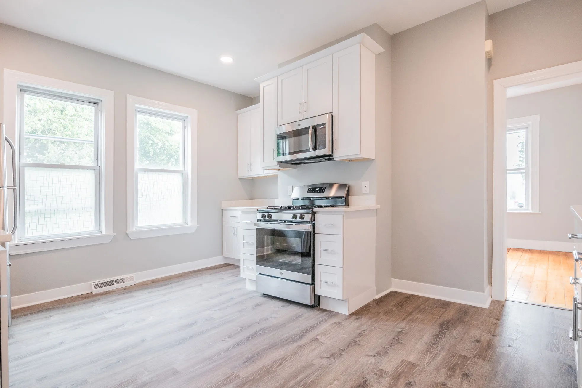 2 bed, 1 bath apartment for rent at 16 Rossmore Rd Unit 2, Jamaica Plain — photo 4 of 9