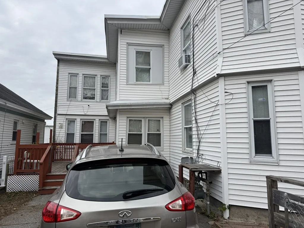 3 bed, 1 bath apartment for rent at 16 Sargent St Unit 2, Lawrence — photo 2 of 2