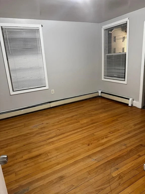 3 bed, 1 bath apartment for rent at 16 Sargent Unit 1, Lawrence — photo 3 of 8