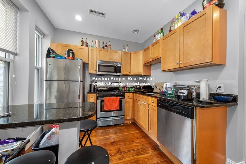 4 bed, 2 bath apartment for rent at 16 Sewall St Unit 1, Mission Hill — photo 3 of 11