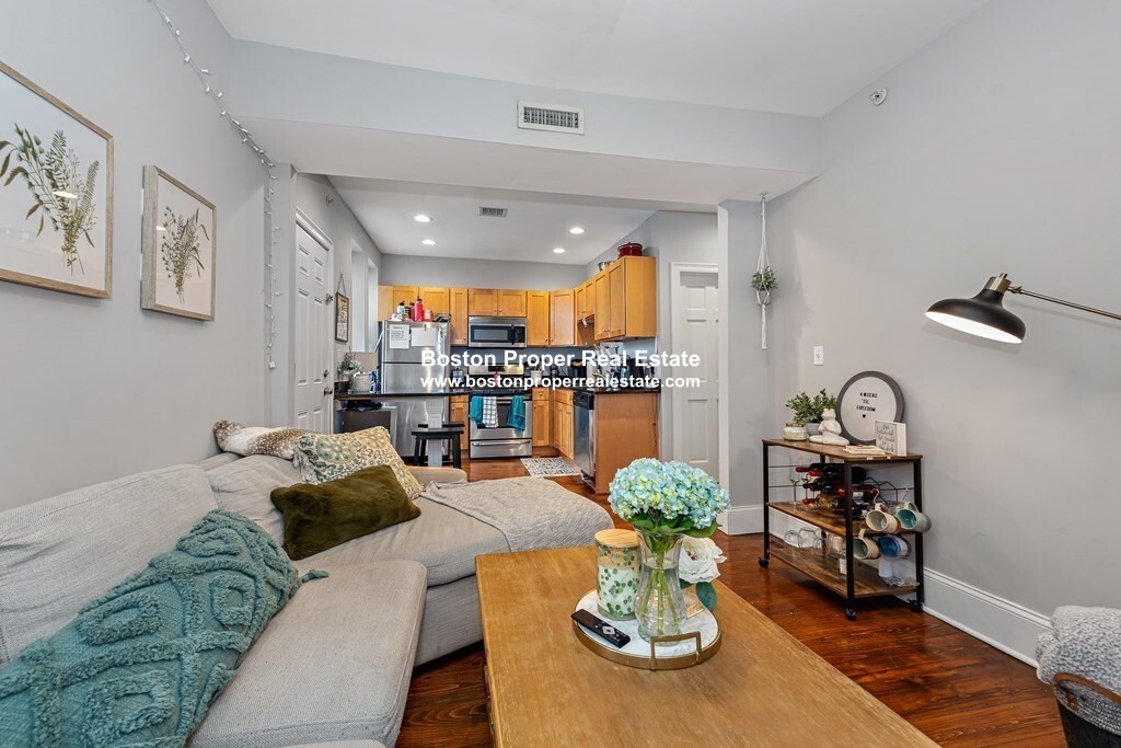 4 bed, 2 bath apartment for rent at 16 Sewall St Unit 1, Mission Hill — photo 5 of 11