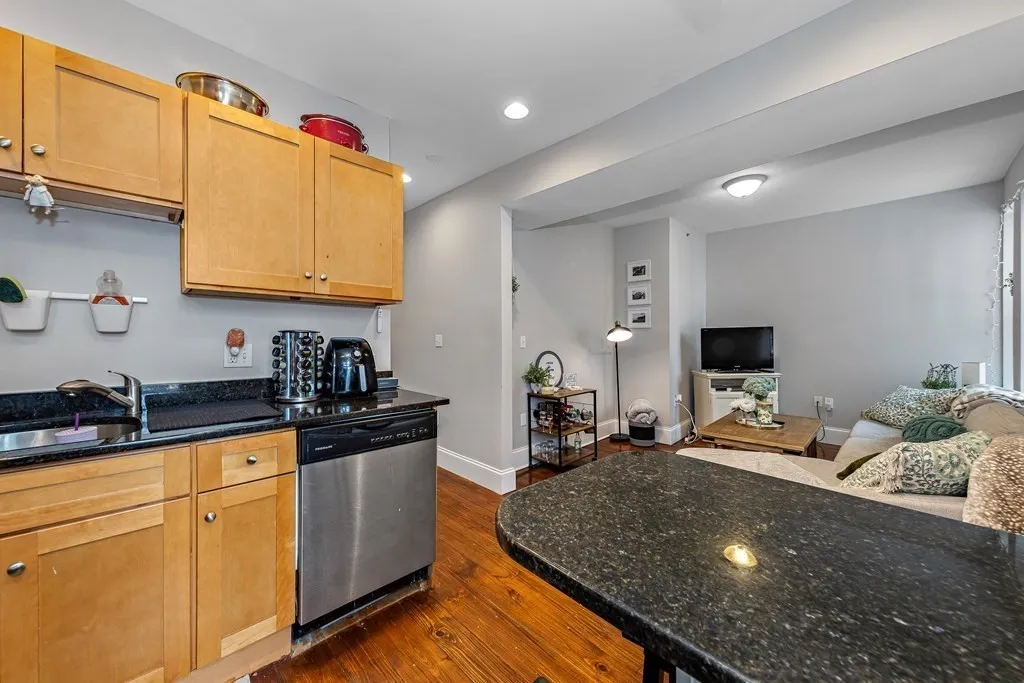 4 bed, 2 bath apartment for rent at 16 Sewall St Unit 3, Mission Hill — photo 2 of 40