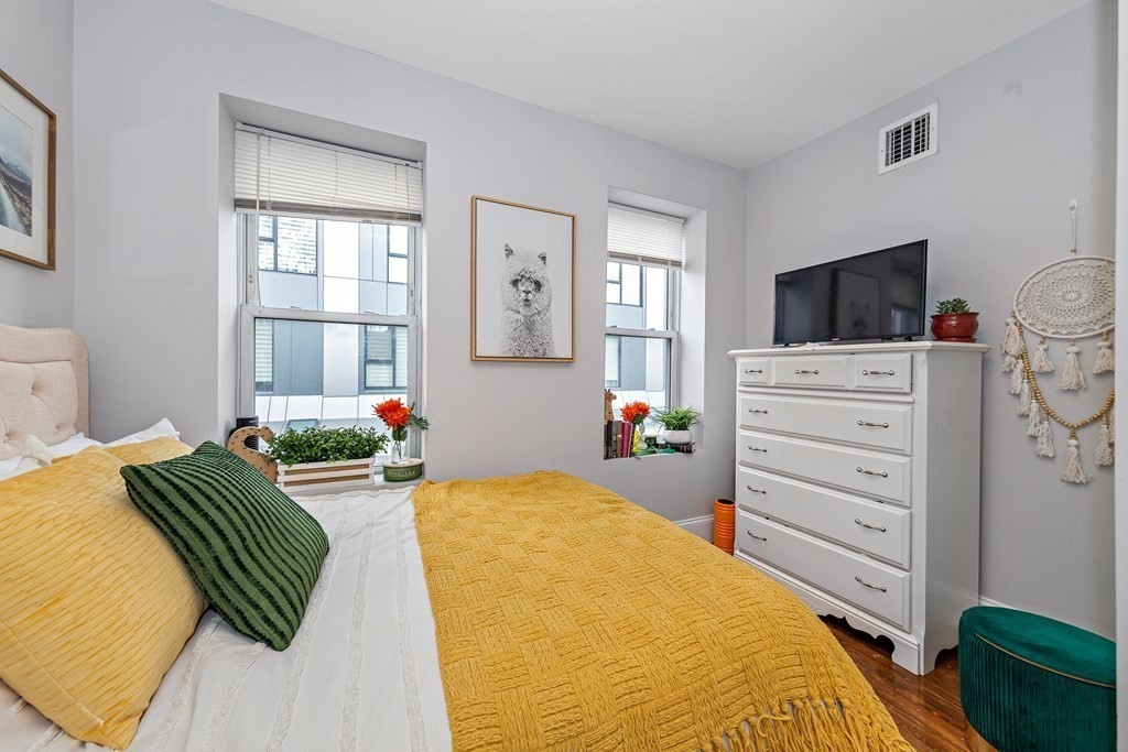 4 bed, 2 bath apartment for rent at 16 Sewall St Unit 4, Mission Hill — photo 33 of 40