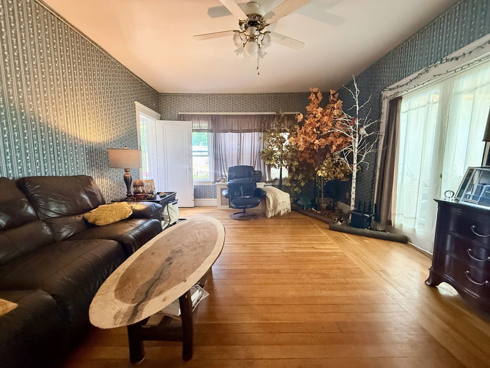 3 bed, 1 bath apartment for rent at 16 Shaw, Attleboro — photo 4 of 12