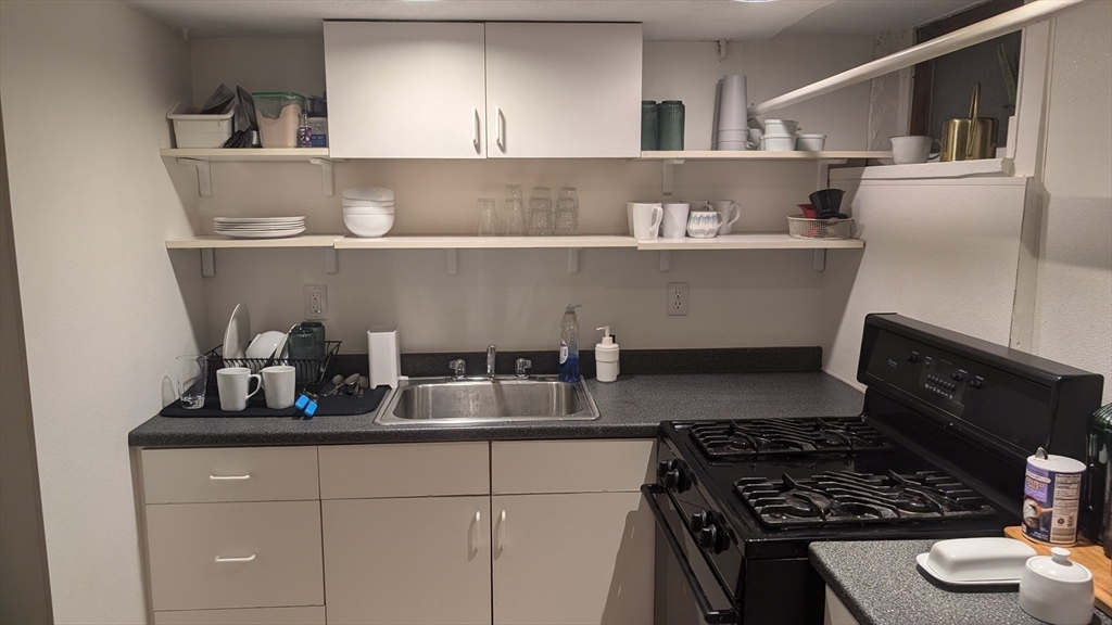 1 bed, 1 bath apartment for rent at 16 Shepard St Unit G, Neighborhood Nine — photo 9 of 18