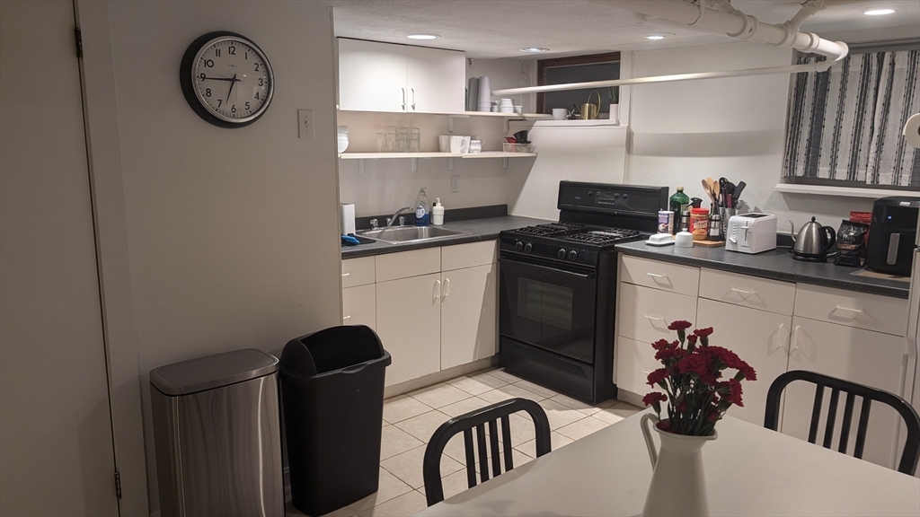 1 bed, 1 bath apartment for rent at 16 Shepard St Unit G, Neighborhood Nine — photo 8 of 18