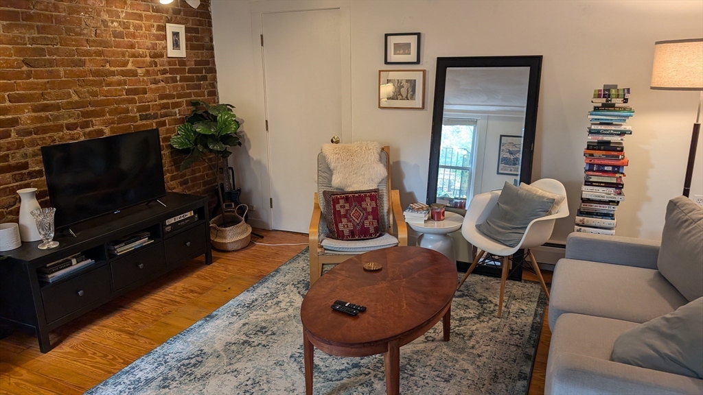 1 bed, 1 bath apartment for rent at 16 Shepard St Unit G, Neighborhood Nine
