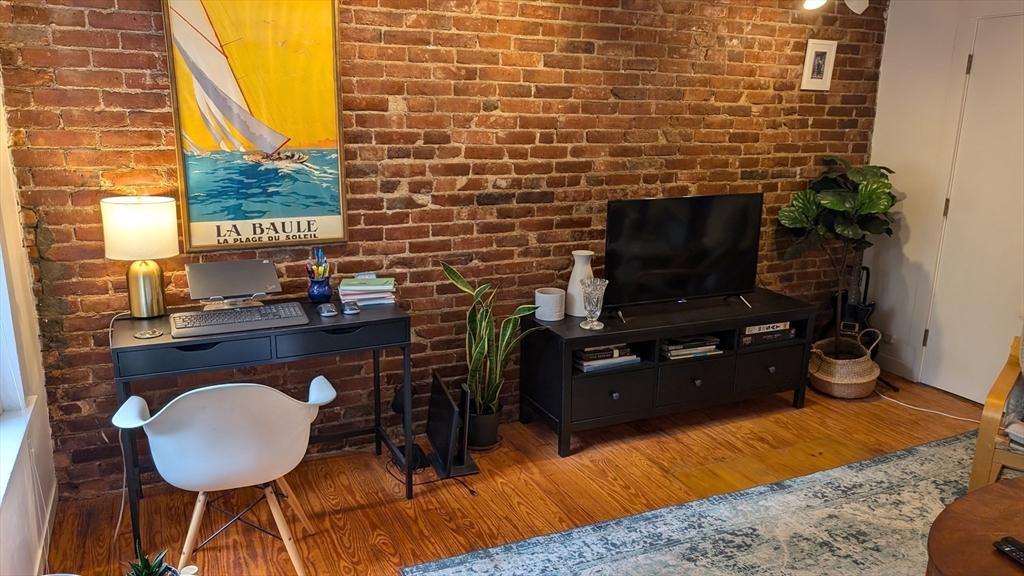 1 bed, 1 bath apartment for rent at 16 Shepard St Unit G, Neighborhood Nine — photo 2 of 18