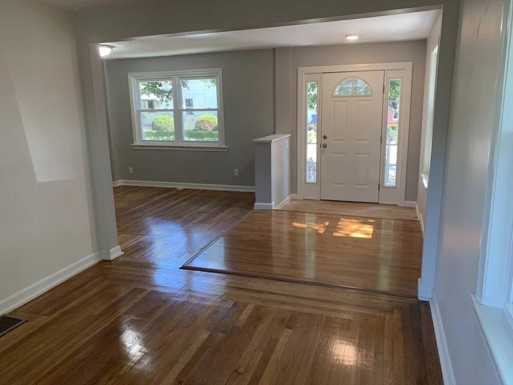 3 bed, 1 bath apartment for rent at 16 Silver St Unit 0, Quincy — photo 1 of 9