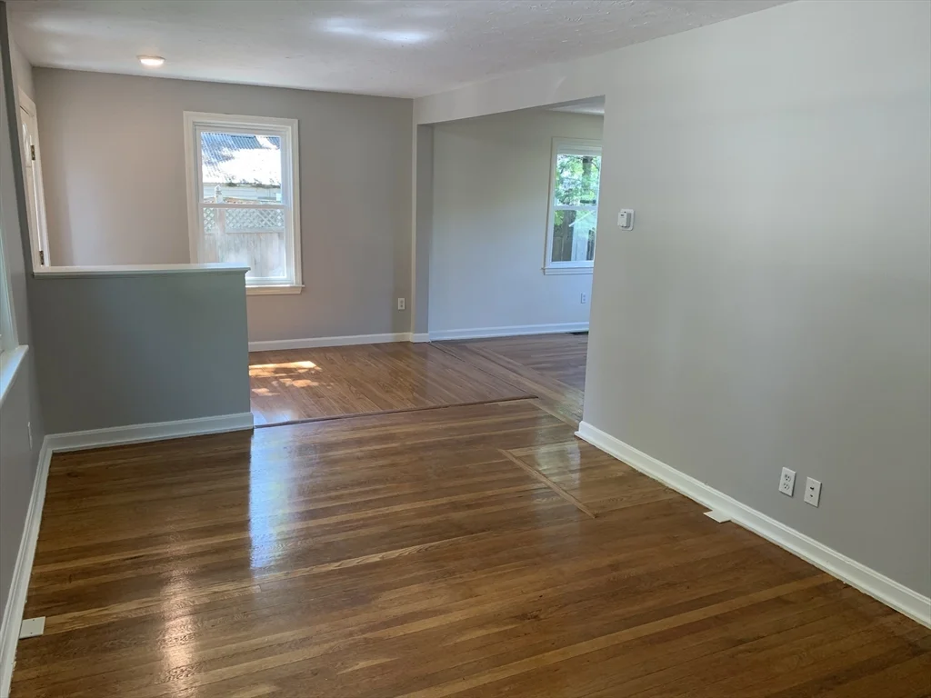 3 bed, 1 bath apartment for rent at 16 Silver St Unit 0, Quincy — photo 2 of 9