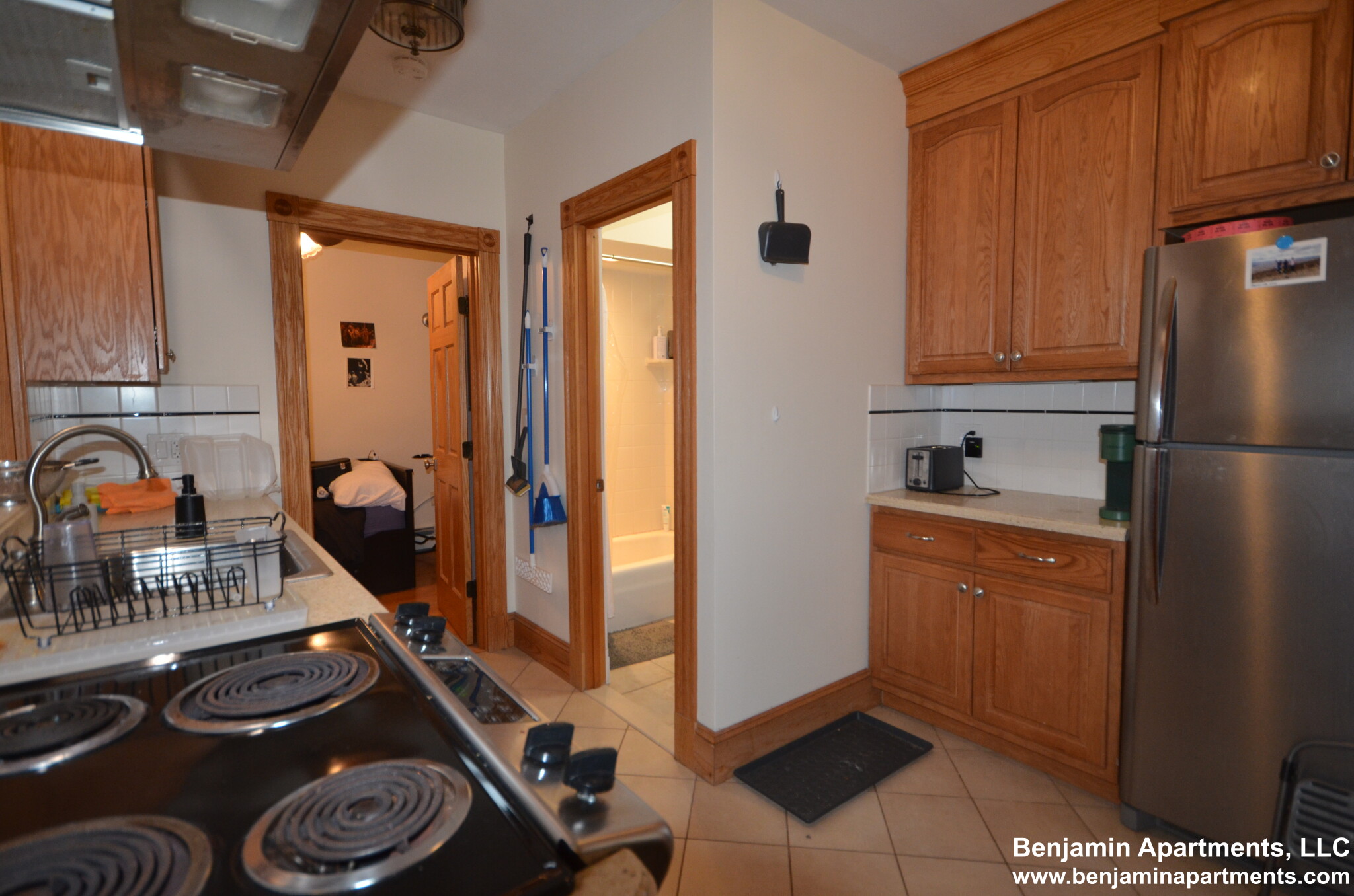 3 bed, 1 bath apartment for rent at 16 South Russell St Unit 2S, Beacon Hill — photo 2 of 23