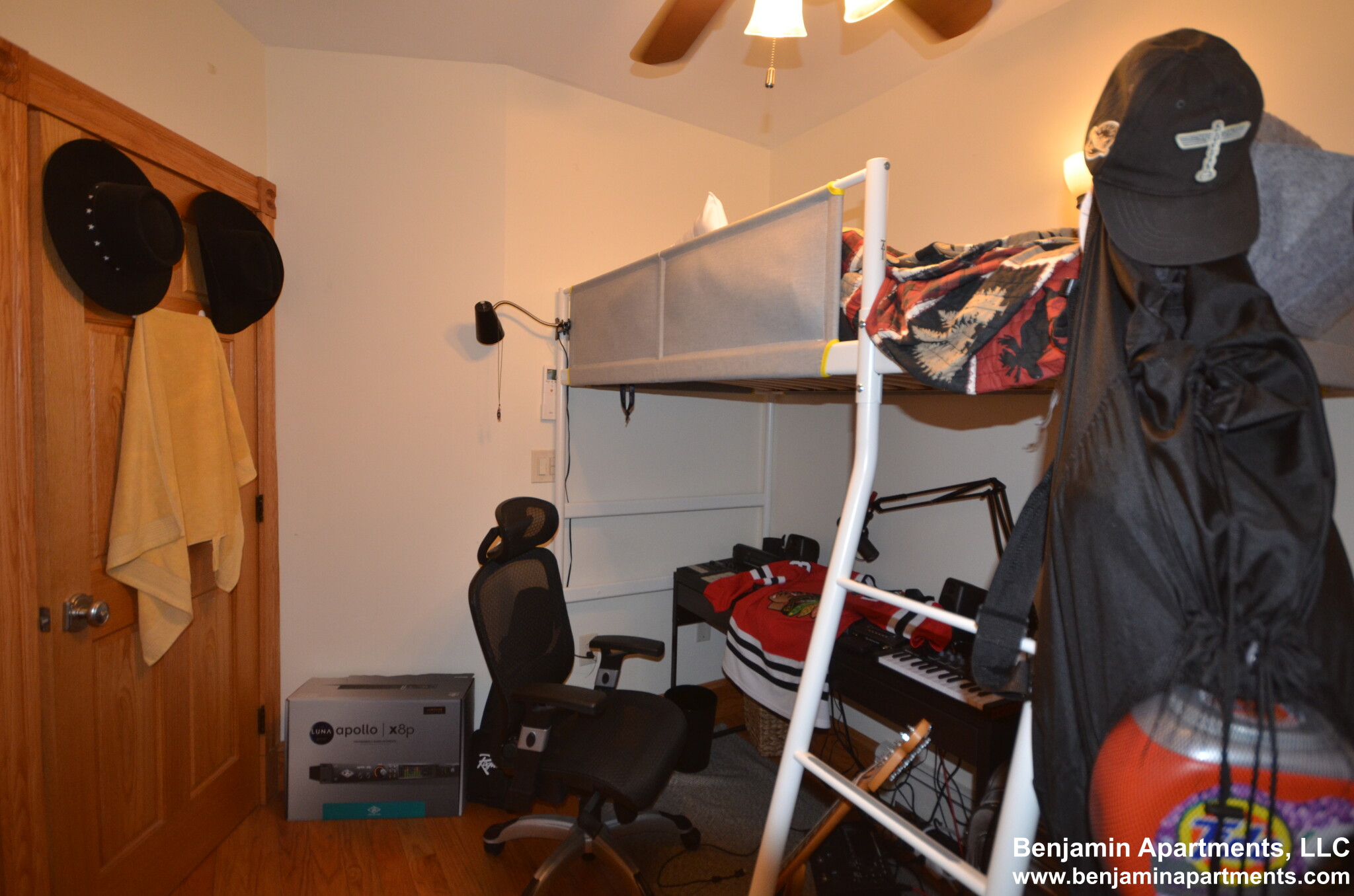 3 bed, 1 bath apartment for rent at 16 South Russell St Unit 2S, Beacon Hill — photo 12 of 23