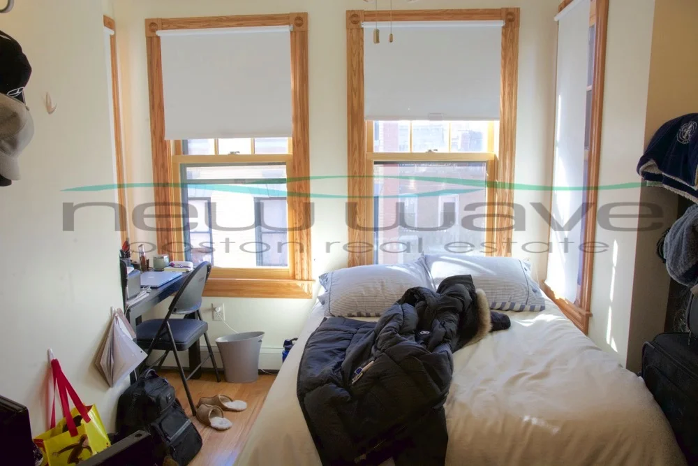 3 bed, 1 bath apartment for rent at 16 South Russell St Unit 4, Beacon Hill — photo 3 of 9