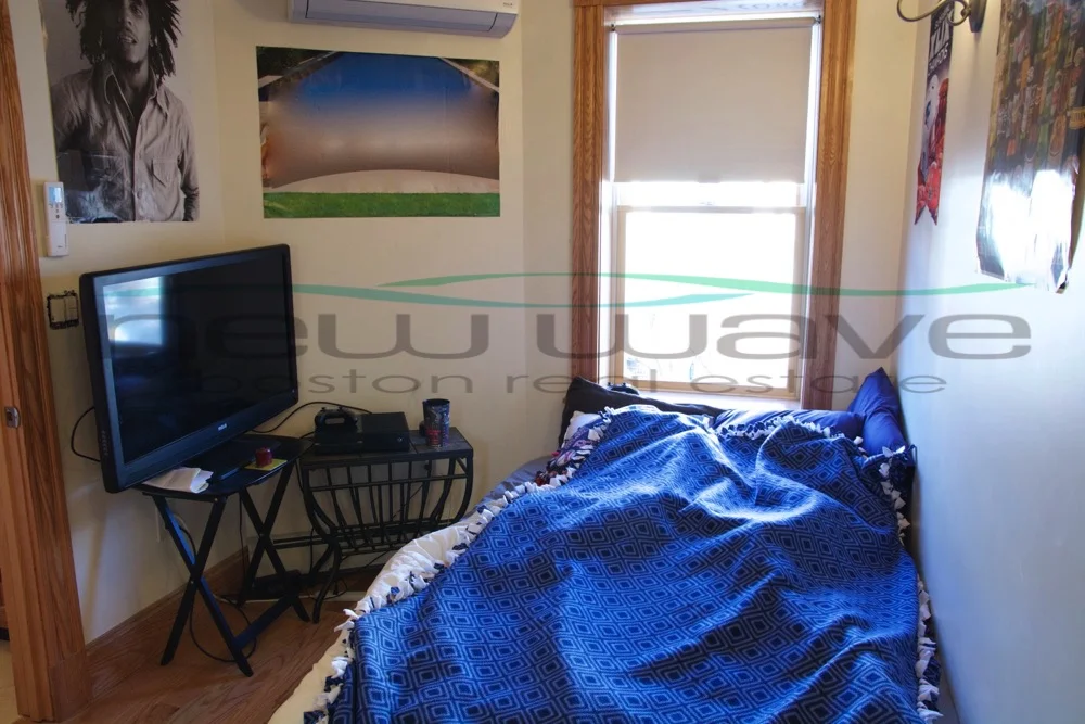 3 bed, 1 bath apartment for rent at 16 South Russell St Unit 4, Beacon Hill — photo 5 of 9