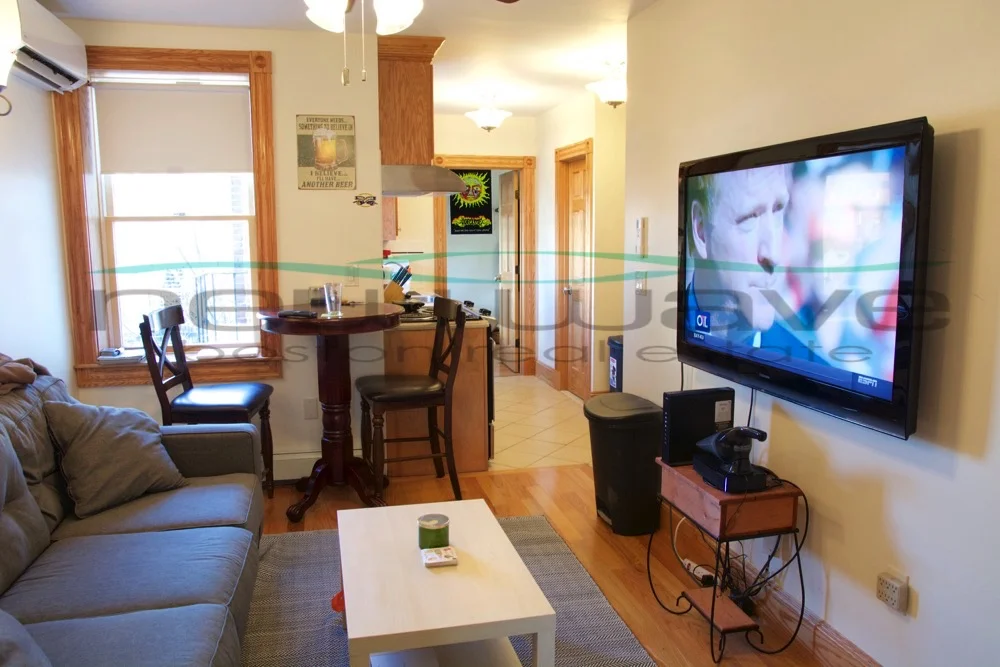 3 bed, 1 bath apartment for rent at 16 South Russell St Unit 4, Beacon Hill