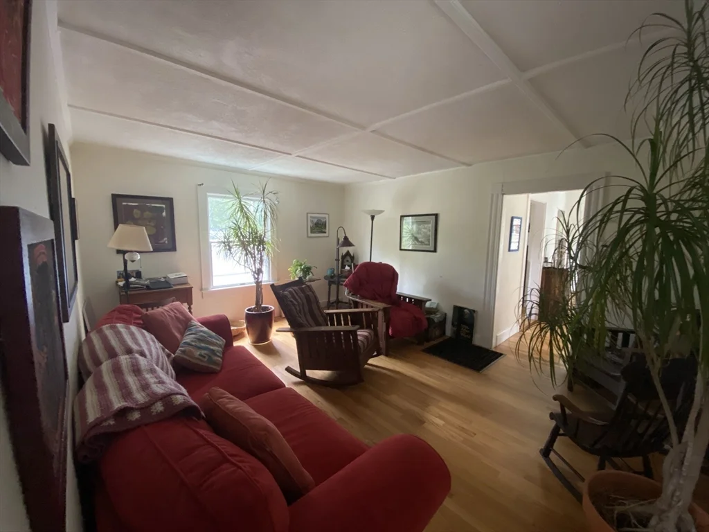2 bed, 1 bath apartment for rent at 16 Stonecleve Rd Unit 16, Wellesley — photo 5 of 16