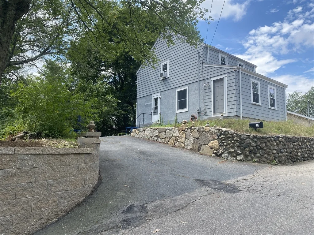 2 bed, 1 bath apartment for rent at 16 Stonecleve Rd Unit 16, Wellesley — photo 1 of 16