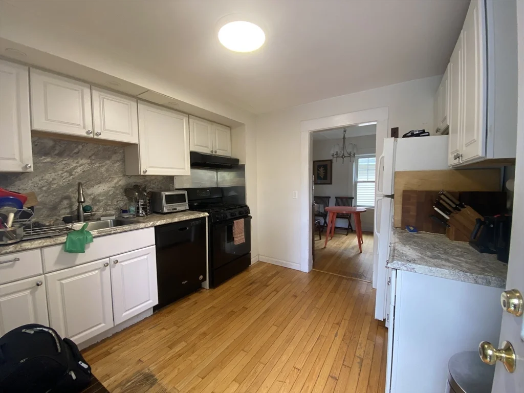 2 bed, 1 bath apartment for rent at 16 Stonecleve Rd Unit 16, Wellesley — photo 2 of 16
