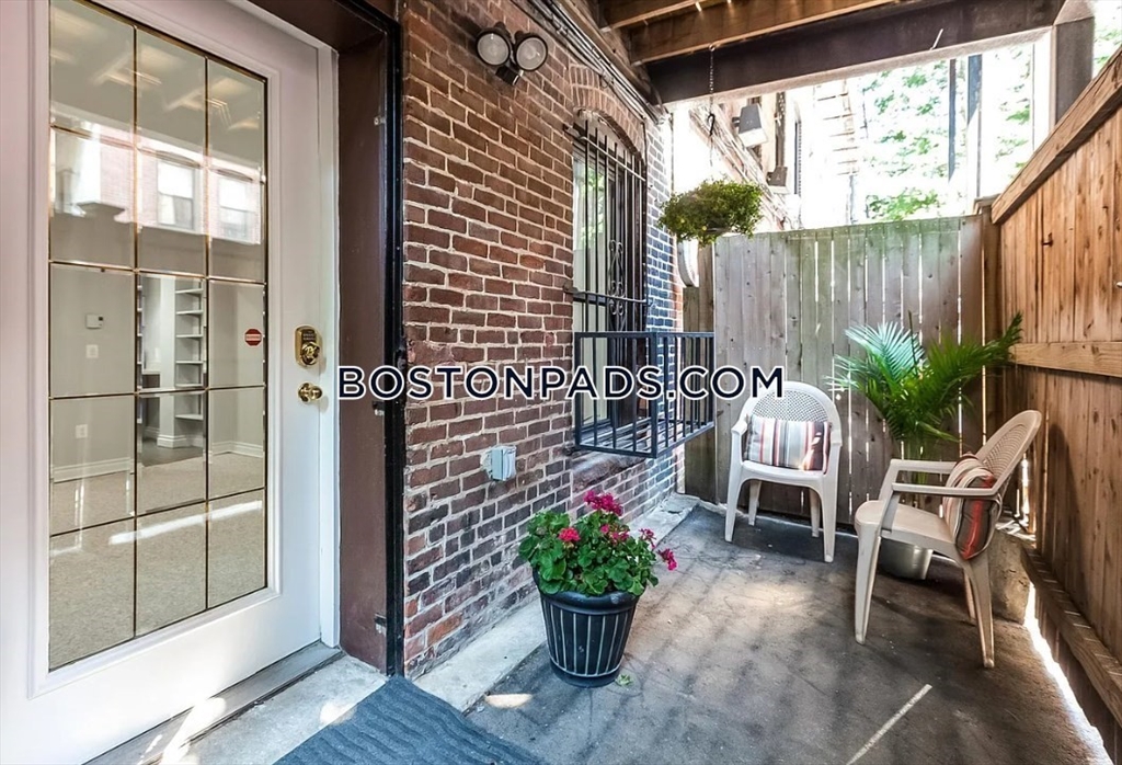 2 bed, 1 bath apartment for rent at 16 Symphony Rd Unit 1, Fenway — photo 3 of 13