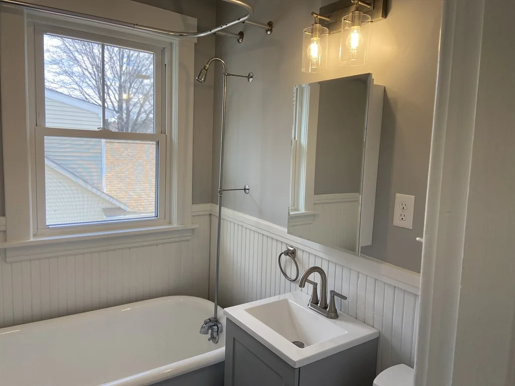 4 bed, 2 bath apartment for rent at 16 Taft St Unit 2, Uxbridge — photo 16 of 18