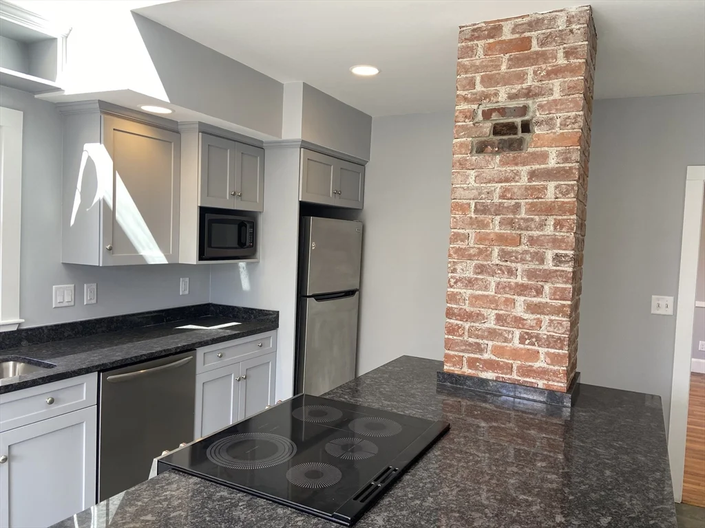 4 bed, 2 bath apartment for rent at 16 Taft St Unit 2, Uxbridge — photo 3 of 18
