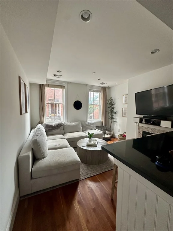 2 bed, 2 bath apartment for rent at 16 Temple St Unit 1, Beacon Hill