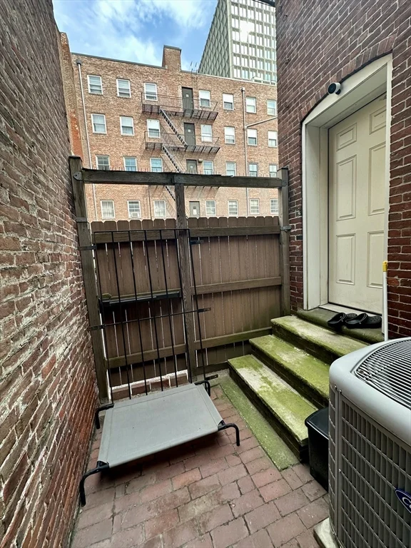 2 bed, 2 bath apartment for rent at 16 Temple St Unit 1, Beacon Hill — photo 13 of 15